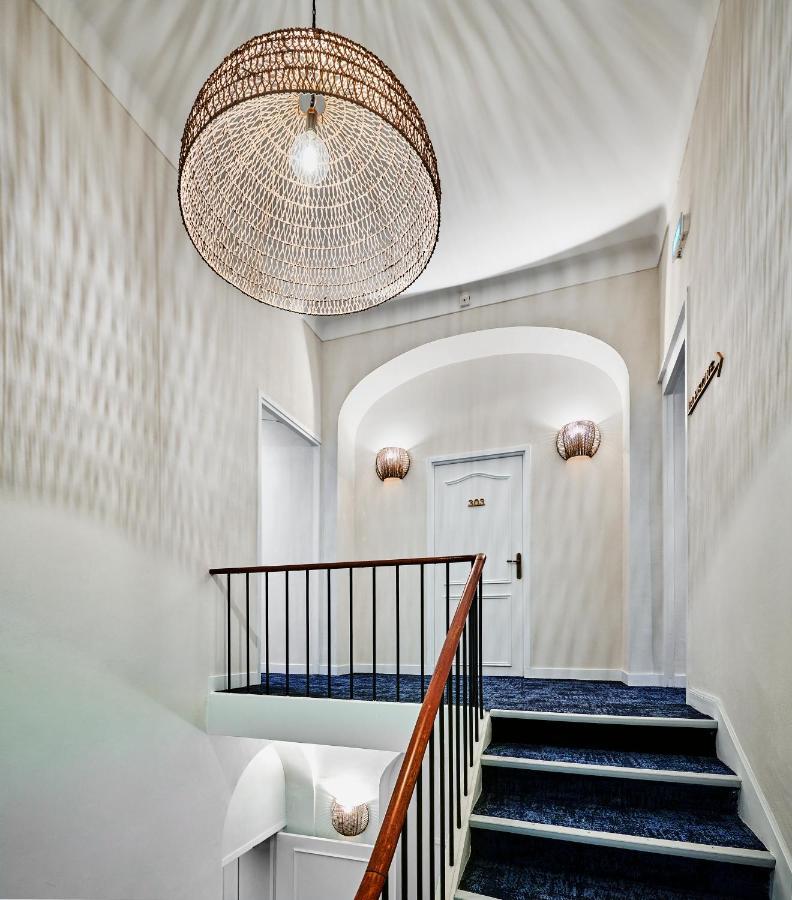 Hotel Le Suquet Кан Екстериор снимка